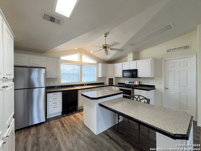 Listing photo id 12 for 9611 Hildebrandt Rd