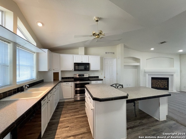 Listing photo id 13 for 9611 Hildebrandt Rd