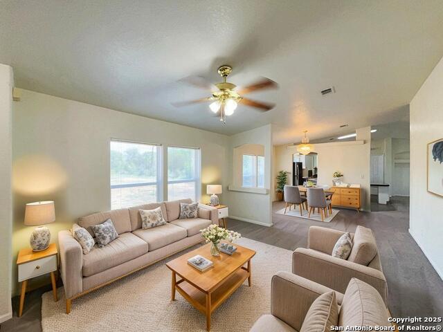 Listing photo id 0 for 9611 Hildebrandt Rd