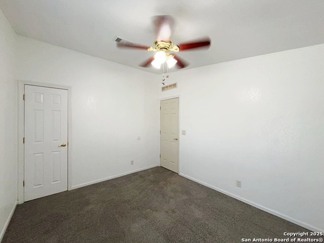 Listing photo id 31 for 9611 Hildebrandt Rd