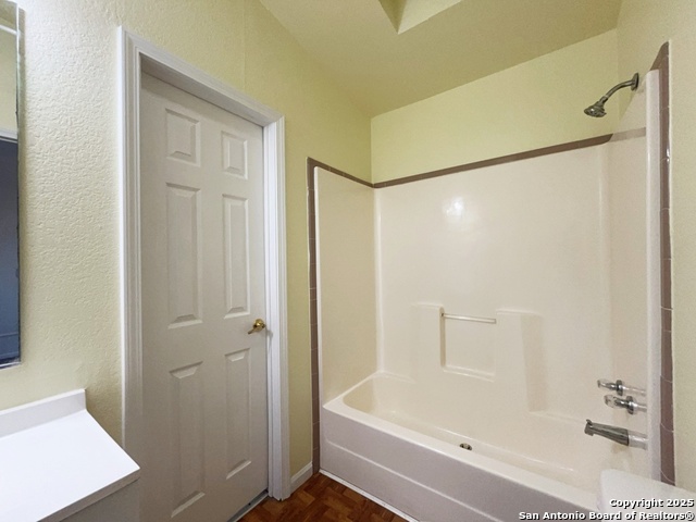 Listing photo id 35 for 9611 Hildebrandt Rd