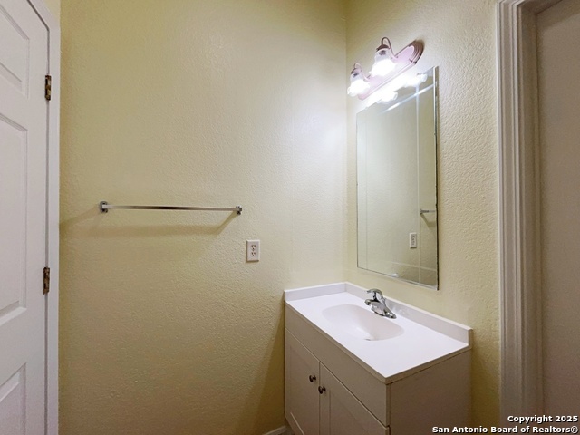 Listing photo id 36 for 9611 Hildebrandt Rd