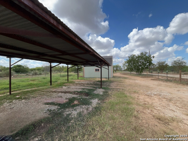 Listing photo id 41 for 9611 Hildebrandt Rd