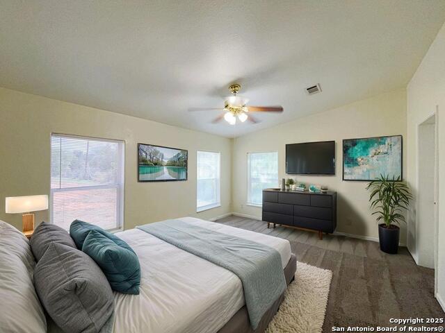 Listing photo id 3 for 9611 Hildebrandt Rd