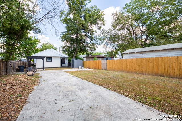 Image 24 of 25 For 1012 Dawson  