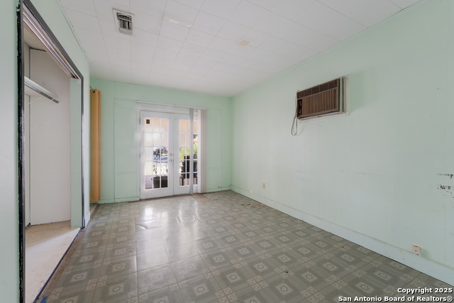Image 10 of 18 For 217 Beverly  