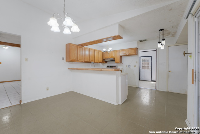 Image 7 of 18 For 217 Beverly  