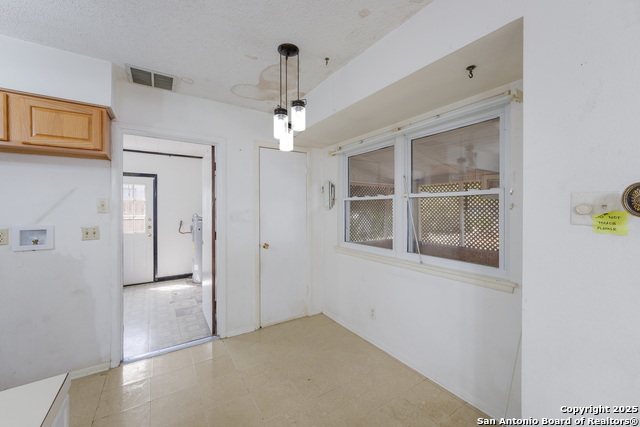 Image 9 of 18 For 217 Beverly  