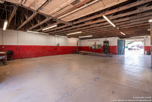 Listing photo id 9 for 1216 Fredericksburg