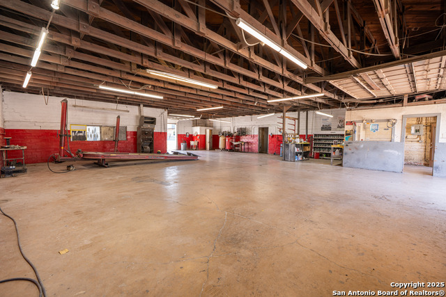 Listing photo id 10 for 1216 Fredericksburg