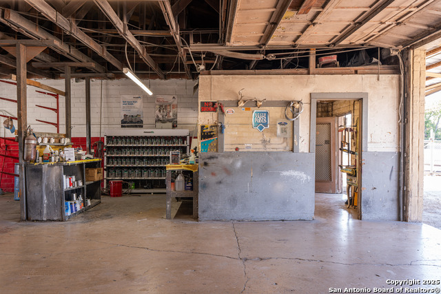 Listing photo id 11 for 1216 Fredericksburg