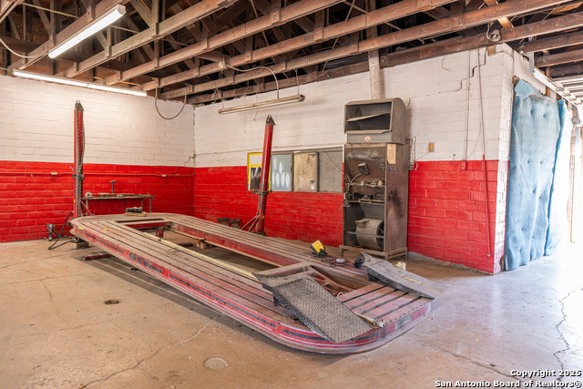 Listing photo id 12 for 1216 Fredericksburg