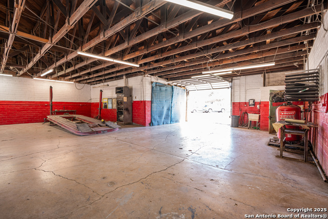 Listing photo id 13 for 1216 Fredericksburg