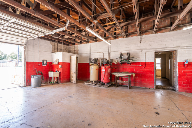 Listing photo id 14 for 1216 Fredericksburg