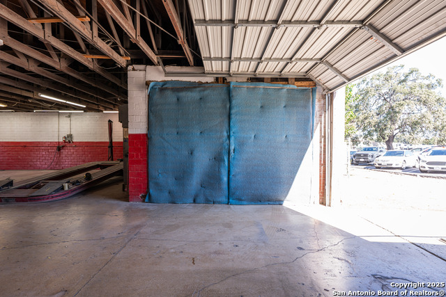 Listing photo id 15 for 1216 Fredericksburg