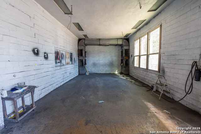Listing photo id 16 for 1216 Fredericksburg