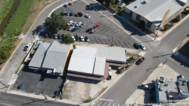Listing photo id 0 for 1216 Fredericksburg
