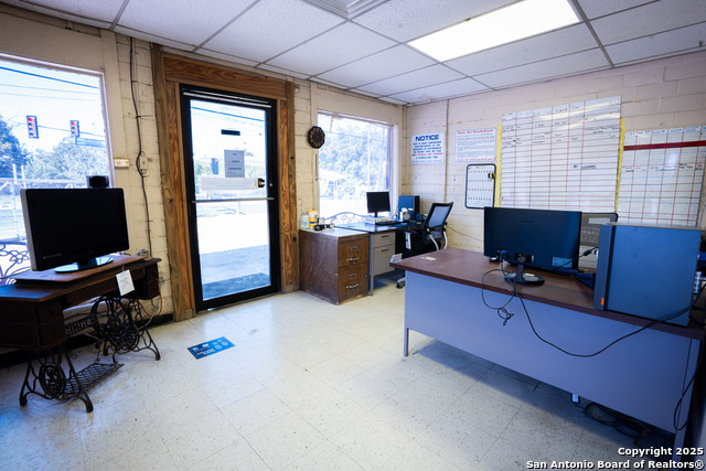 Listing photo id 18 for 1216 Fredericksburg