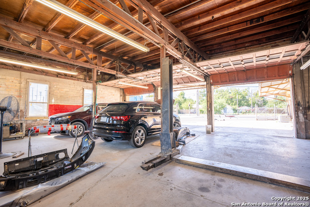 Listing photo id 22 for 1216 Fredericksburg