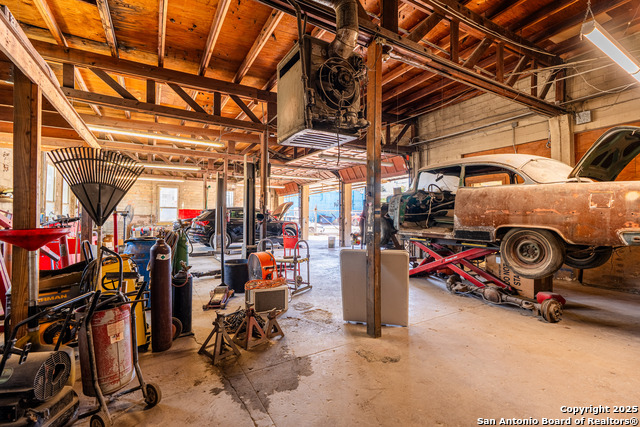 Listing photo id 23 for 1216 Fredericksburg