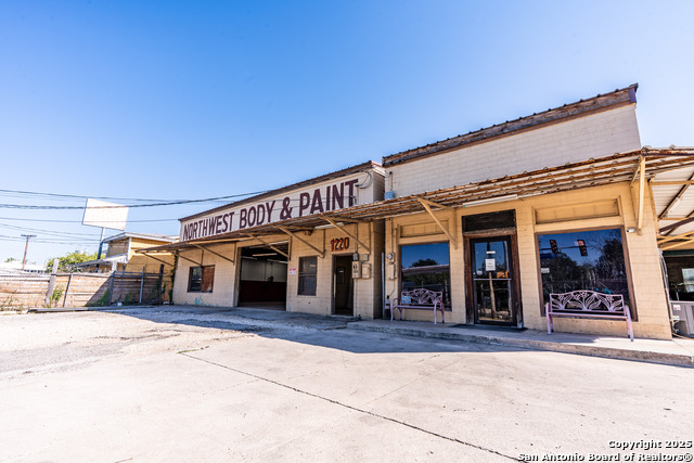 Listing photo id 1 for 1216 Fredericksburg