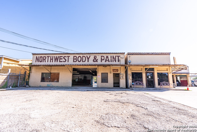 Listing photo id 2 for 1216 Fredericksburg
