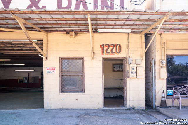 Listing photo id 6 for 1216 Fredericksburg
