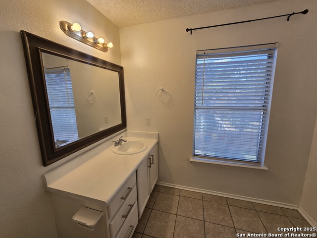 Image 16 of 29 For 13914 Villa Camino