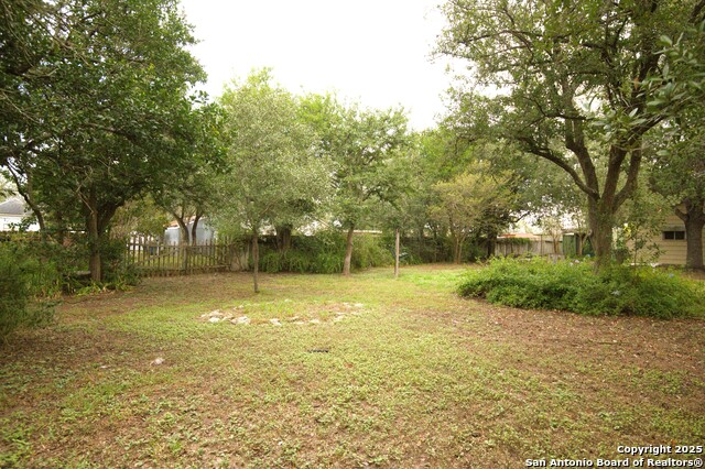 Listing photo id 13 for 711 Lott E 