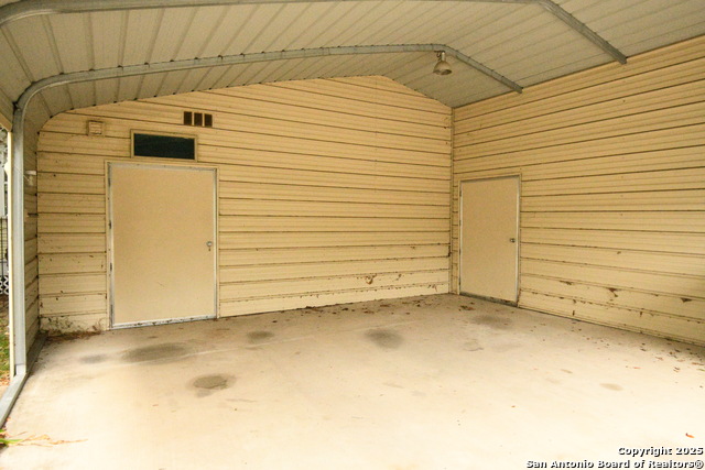 Listing photo id 15 for 711 Lott E 