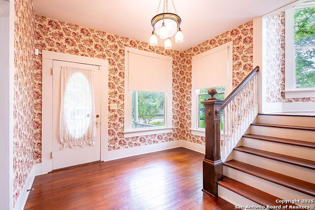 Listing photo id 1 for 711 Lott E 