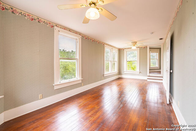 Listing photo id 5 for 711 Lott E 