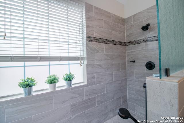 Image 22 of 35 For 511 Mesa Ridge