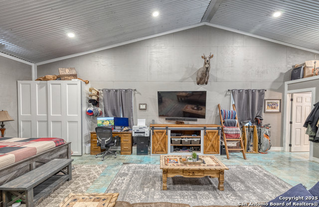 Listing photo id 8 for 944 Fm 1049  