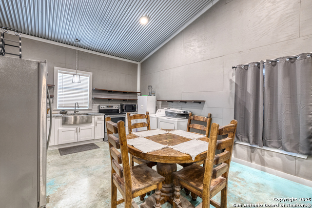 Listing photo id 10 for 944 Fm 1049  