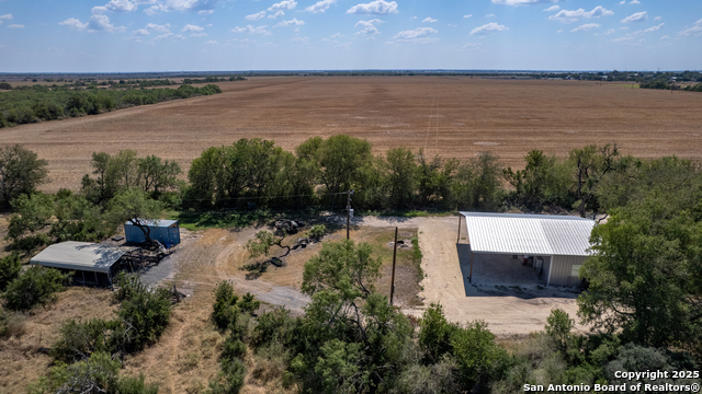 Listing photo id 14 for 944 Fm 1049  