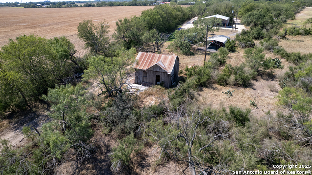 Listing photo id 15 for 944 Fm 1049  