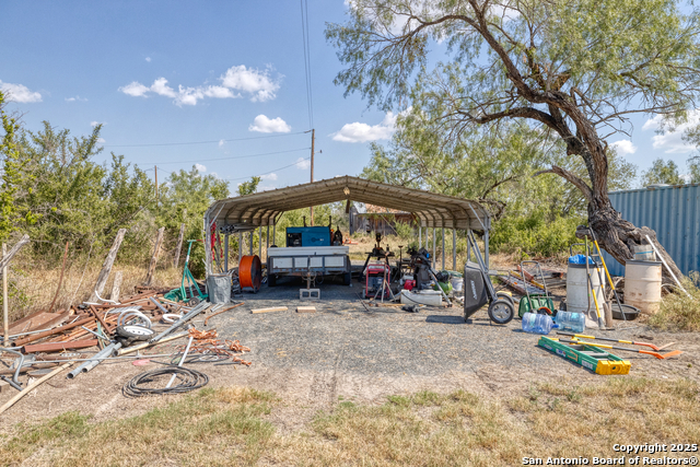 Listing photo id 16 for 944 Fm 1049  