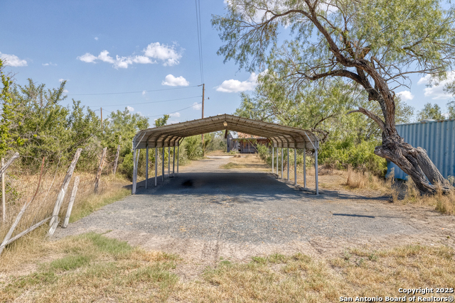 Listing photo id 17 for 944 Fm 1049  