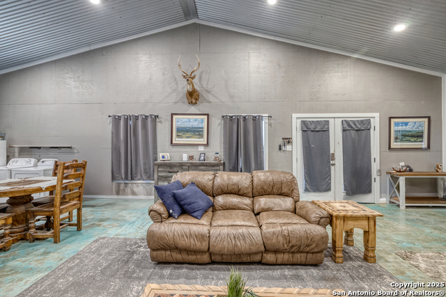 Listing photo id 0 for 944 Fm 1049  