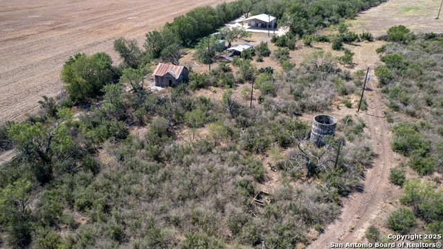 Listing photo id 21 for 944 Fm 1049  