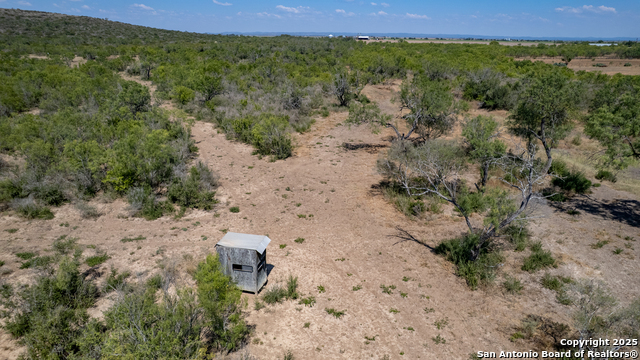 Listing photo id 22 for 944 Fm 1049  