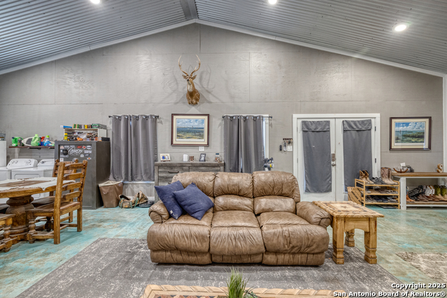 Listing photo id 1 for 944 Fm 1049  