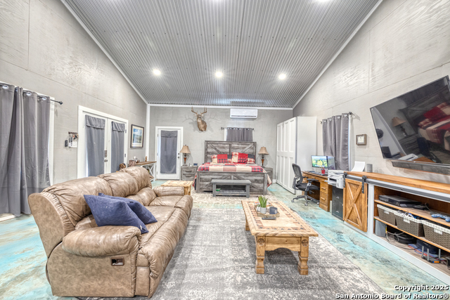 Listing photo id 3 for 944 Fm 1049  