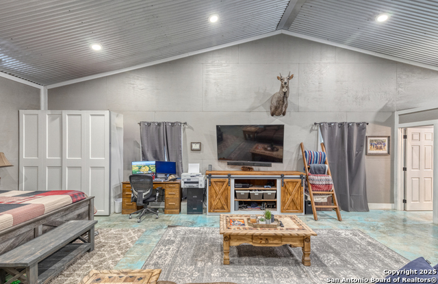 Listing photo id 7 for 944 Fm 1049  