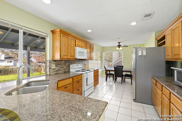 Image 18 of 38 For 14619 Hillside