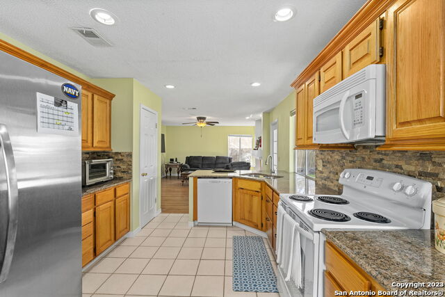 Image 21 of 38 For 14619 Hillside