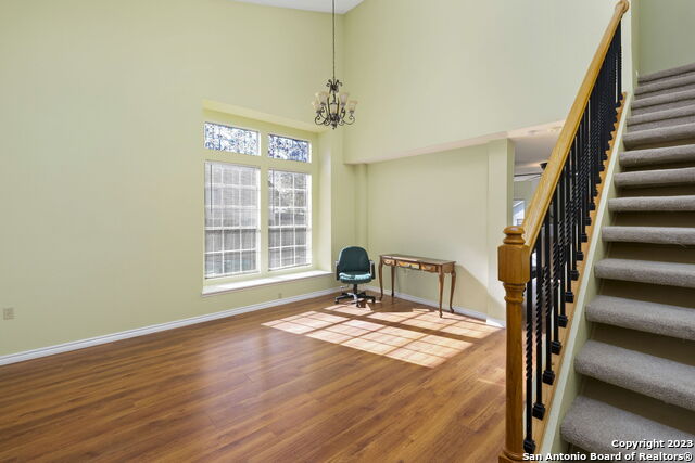 Image 4 of 38 For 14619 Hillside