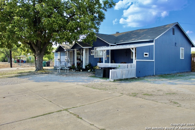 Image 2 of 13 For 811 Cantrell