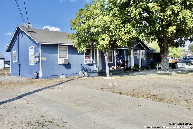 Image 3 of 13 For 811 Cantrell